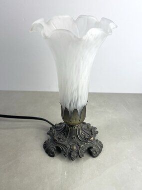 Vtg Tiffany Style Lily Lamp Tulip Trumpet White Glass Shade Bronze Base Flower